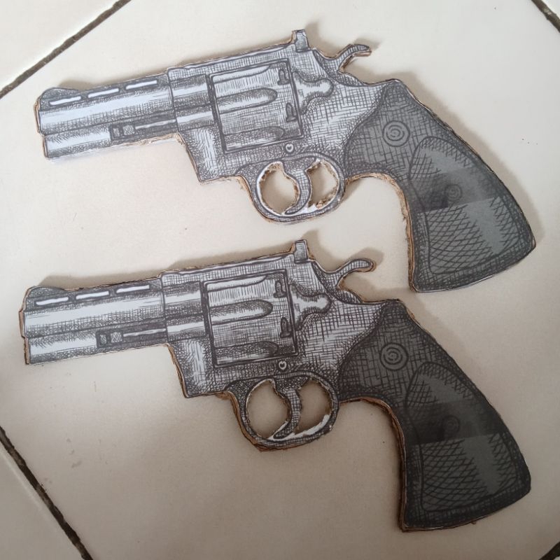 Replika Senjata ( pistol kardus , pedang kardus , keris kardus)