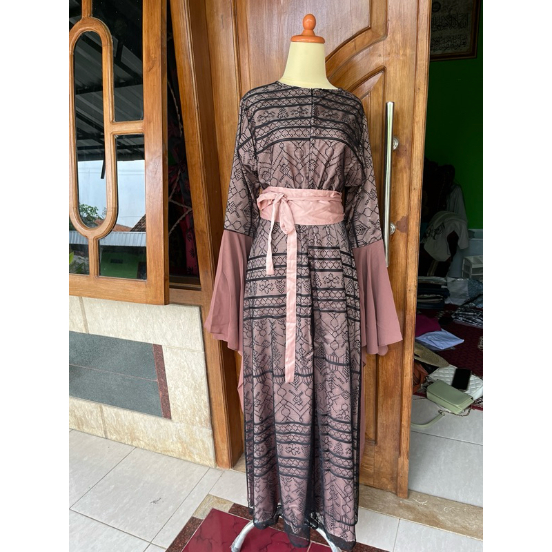 dress gaun dhatu series rayapari size XXL preloved 1x pakai aja udah sama jilbabnya ya