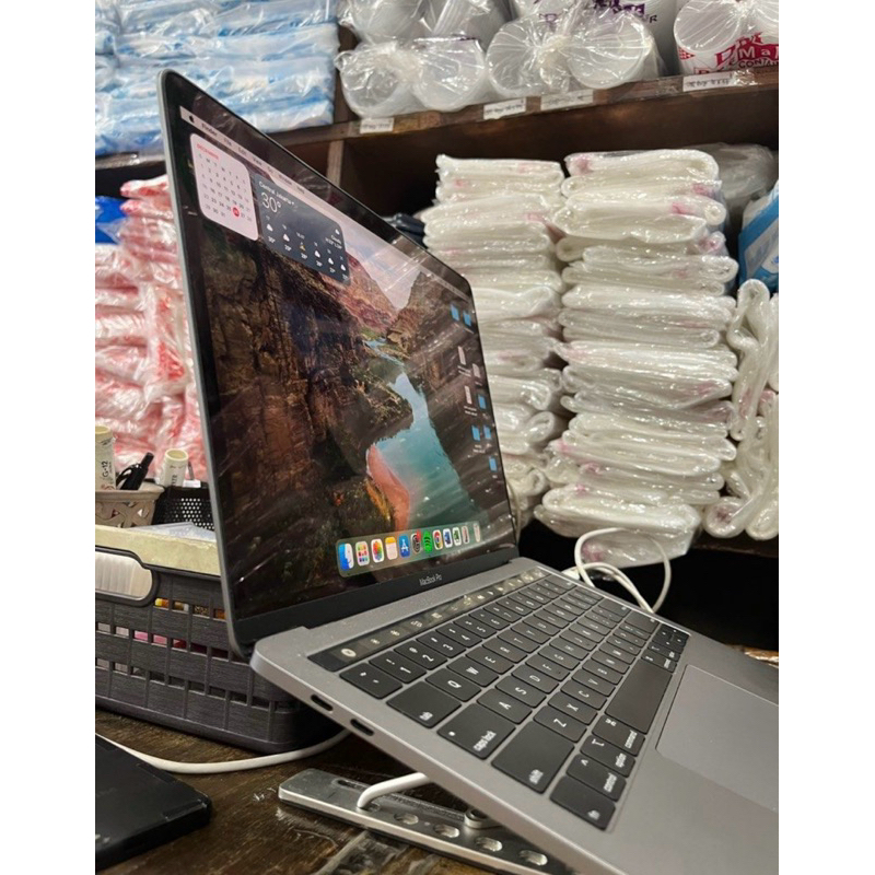 Apple MacBook 2019 Touchbar