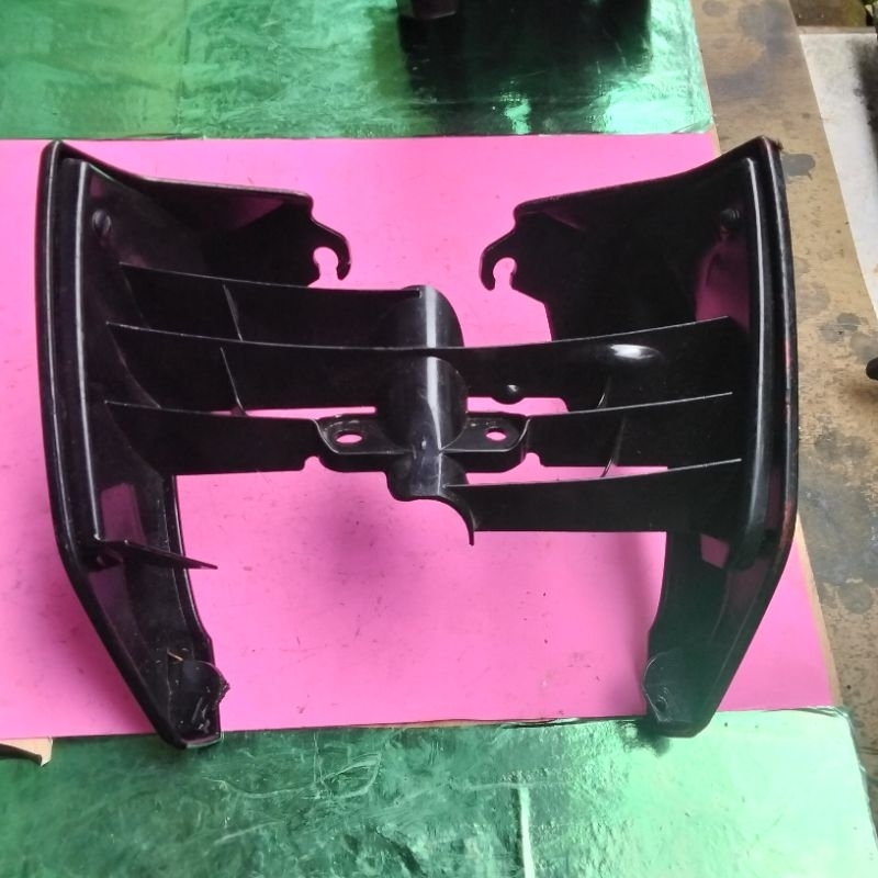 Cover tutup sayap bawah tangki guide air Yamaha Byson . Byson karbu lama. Byson fi new, original
