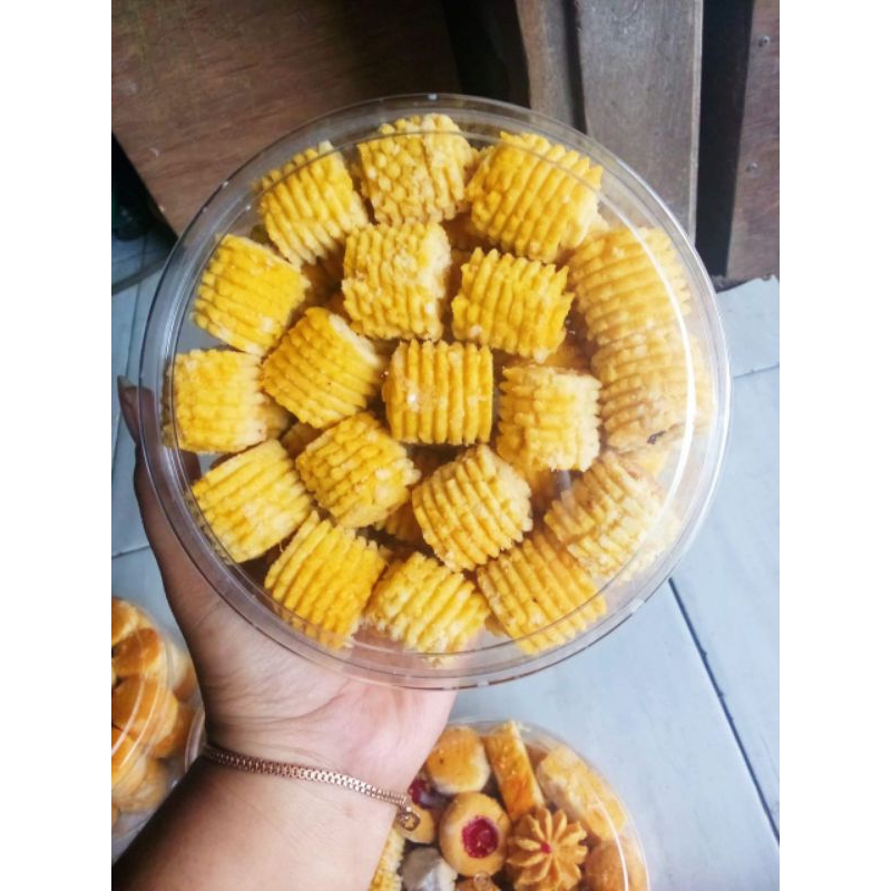 

nastar gulung 250gr fresh diproduksi setiap hari