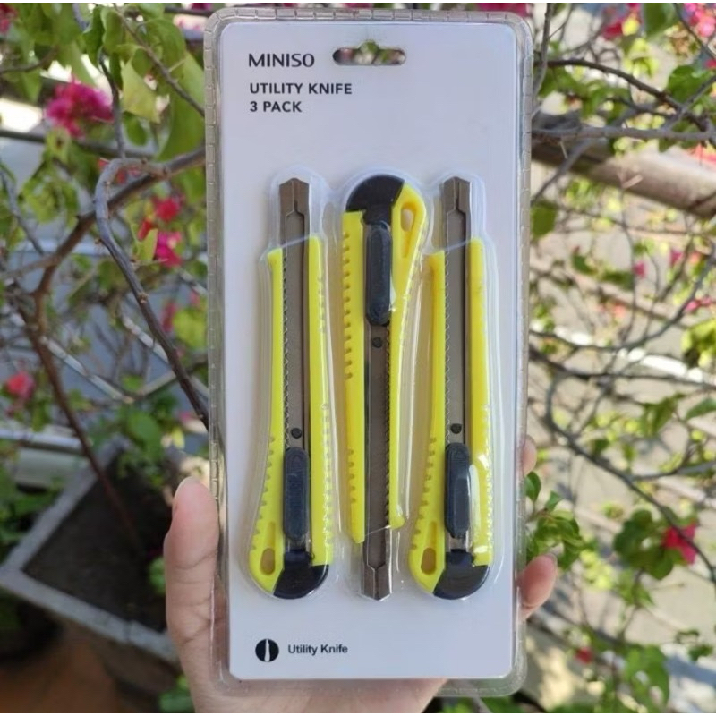 

MINISO UTILITY KNIFE CUTTER PERALATAN SEKOLAH