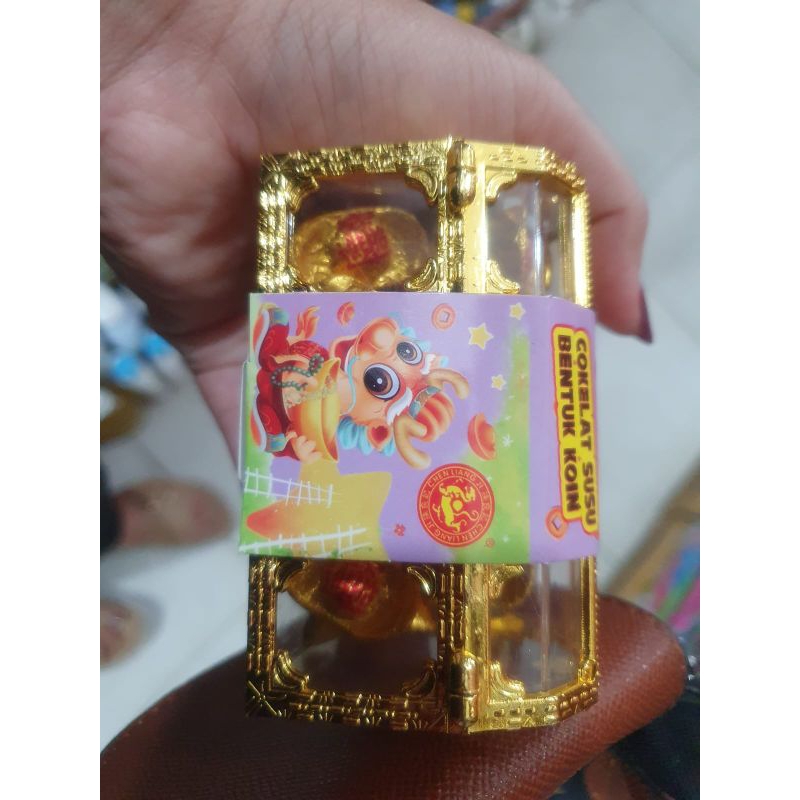 

Coklat Imlek Coklat Susu yang berbentuk Yuanbao/Coin isinya Kurang lebih 20pcs CoklatMini