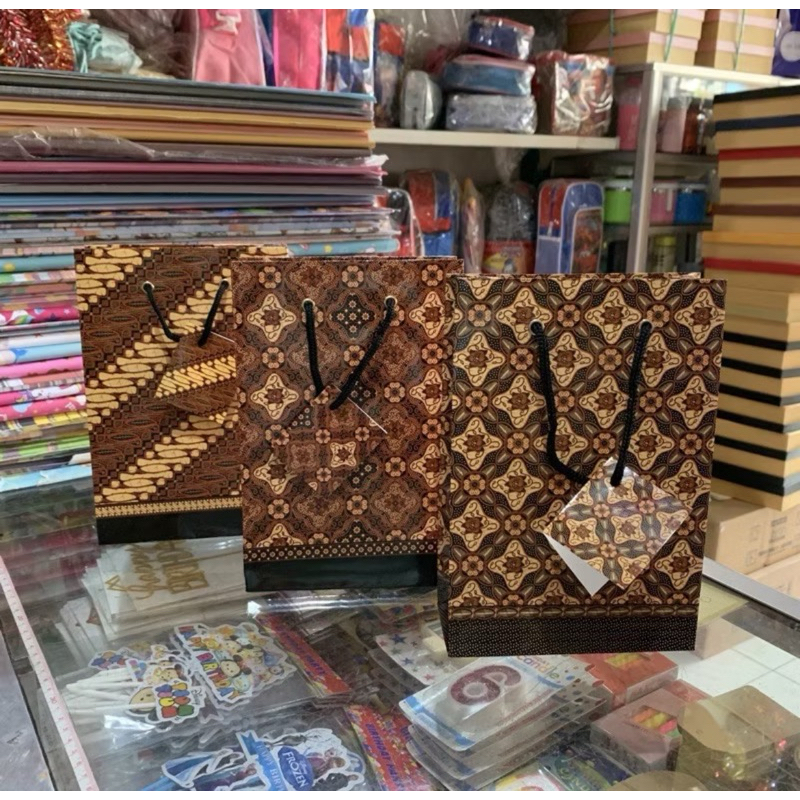 

Paper Bag Kiky Motif Batik ukuran 23 x 18 cm