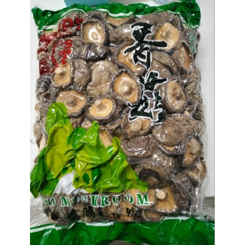 

Jamur shitake kering uk 3-4 cm 3 kg