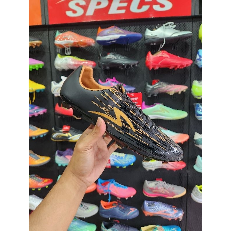 Sepatu bola Specs Lightspeed Reborn Fg Black Gold