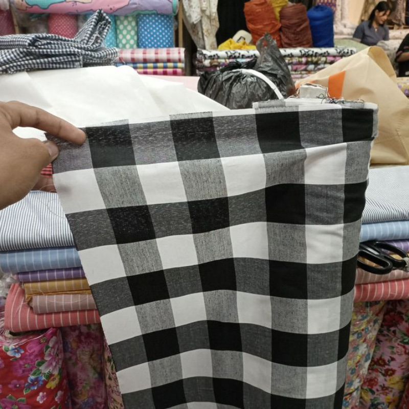 ( per setengah meter ) KAIN KOTAK KOTAK BALI CATUR TRIDATU 4.5 cm LEBAR 150 cm ECERAN UPACARA ADAT T