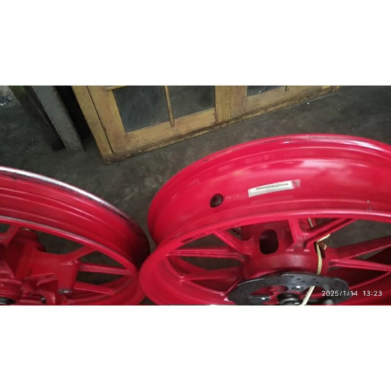 Velg suzuki Gsx 150r orisinil pabrik .