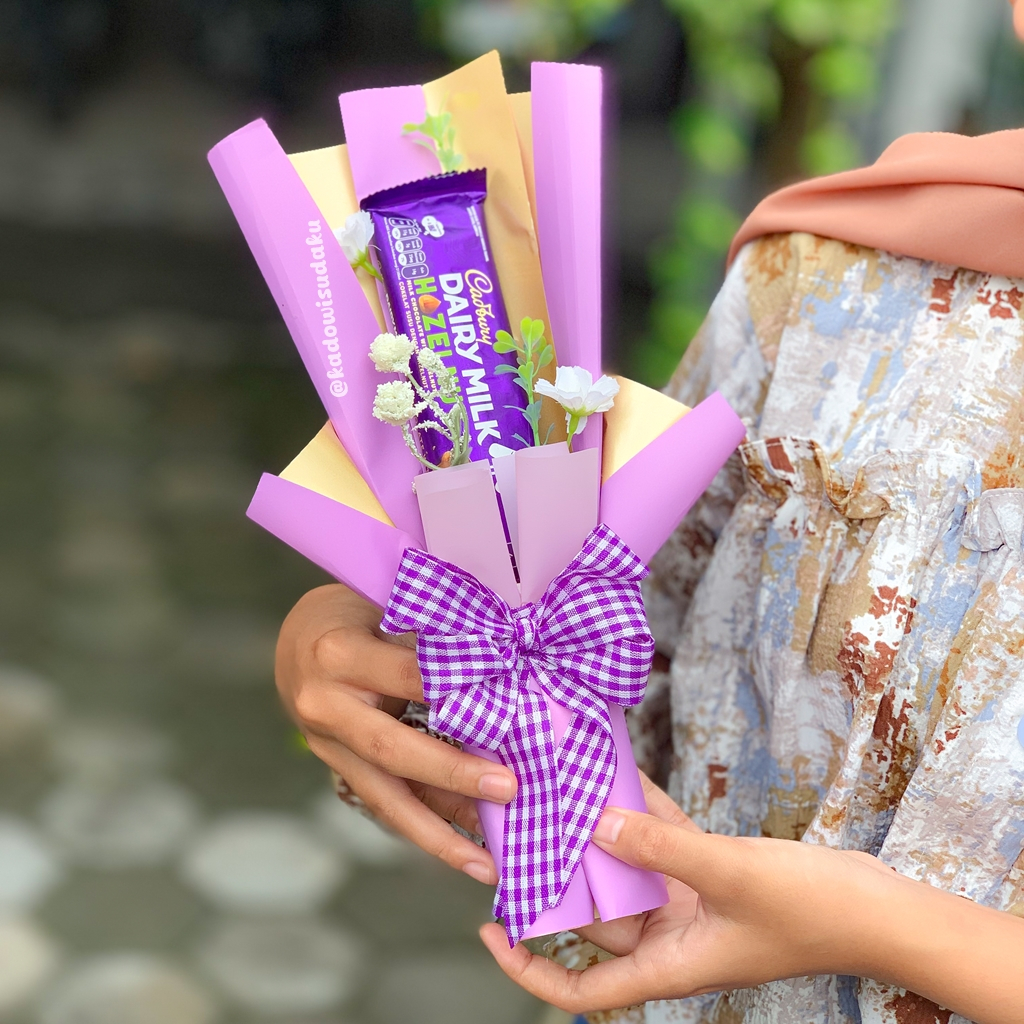 

Ready Stock Buket Coklat Cadbury 62 gram / Buket Coklat Murah Cadbury / Kado Buket Coklat