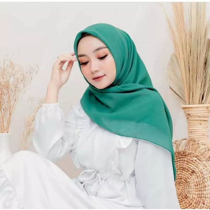 PARIS PREMIUM WARNA HIJAU TOSCA HIJAB SEGI EMPAT VOAL ANTI LETOY