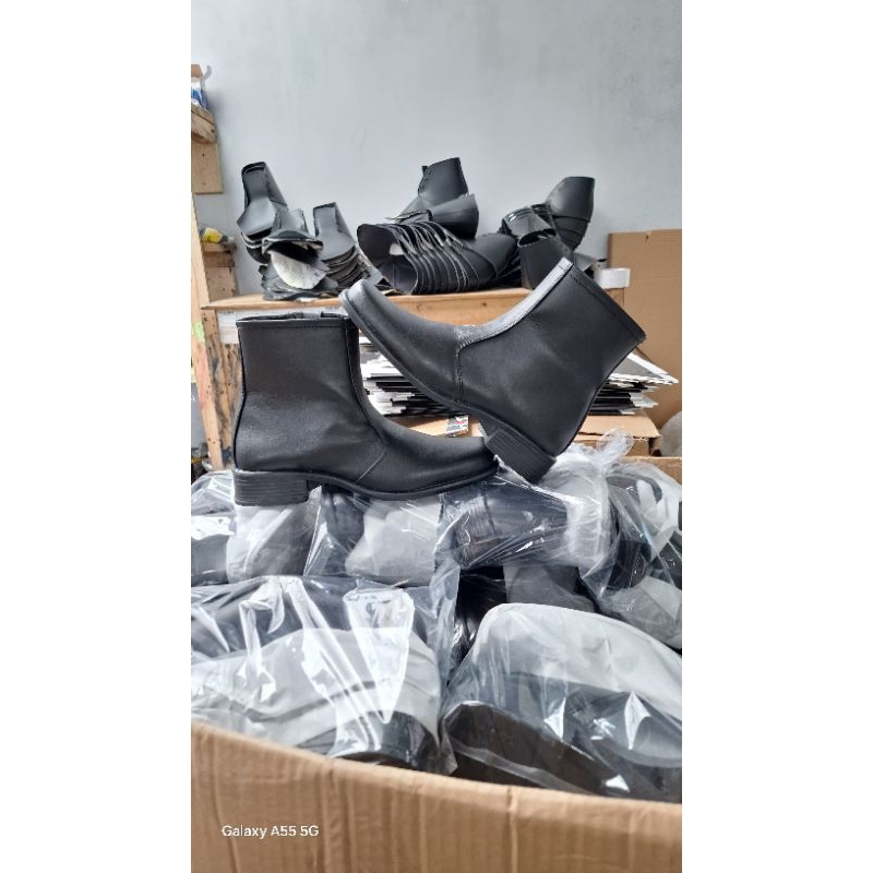 SEPATU PDH WANITA TNI-POLRI