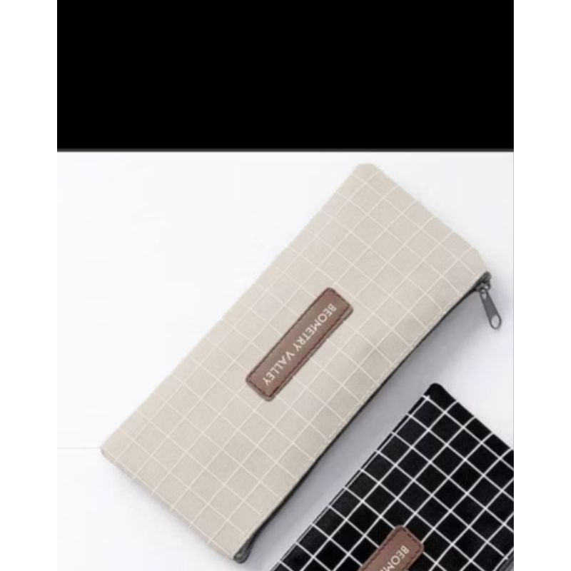 

1 Set Peralatan Tulis (Tempat pensil, Pen, Penghapus, Penggaris, Pensil)