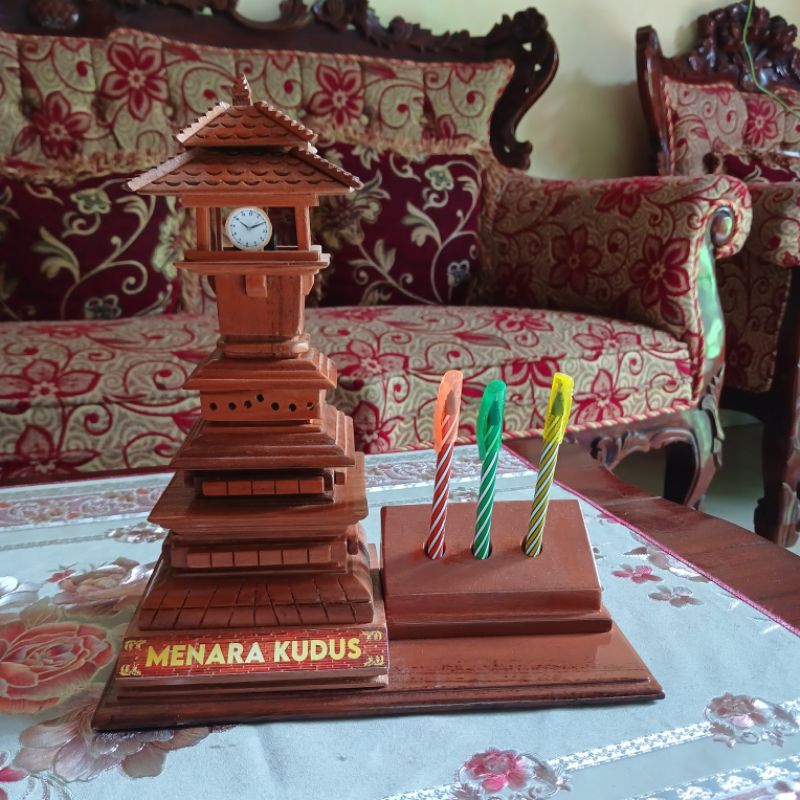 

miniatur menara kudus tempat pensil