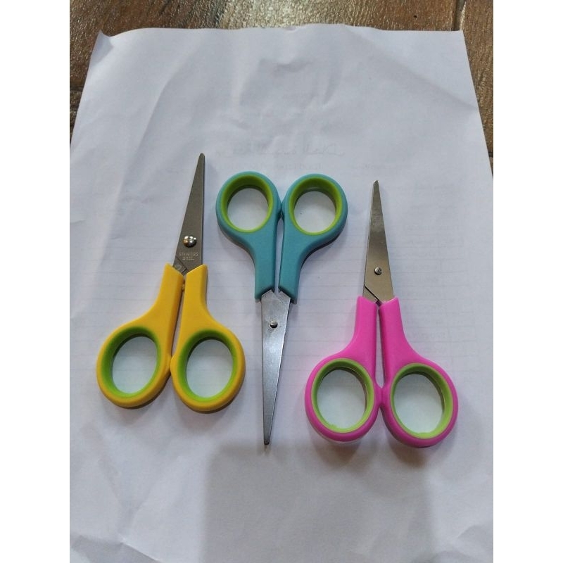 

Gunting mini stainless steel Gagang plastik warna
