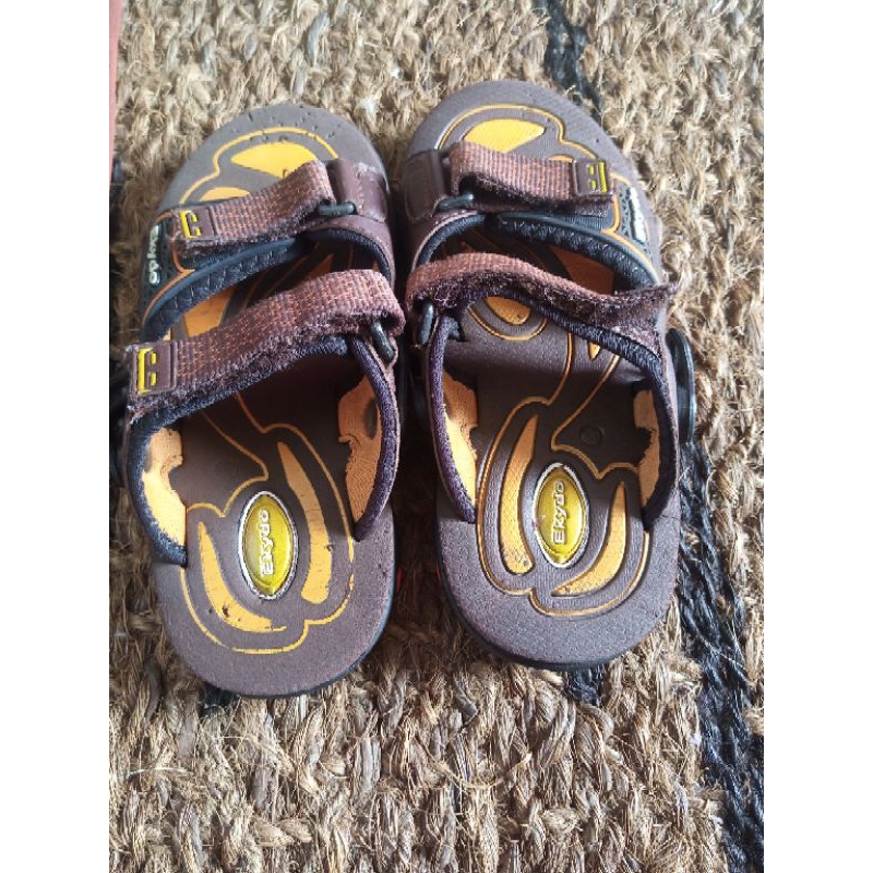 PL sendal gunung anak ekydo