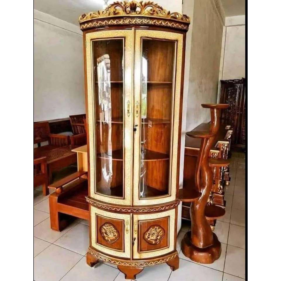 Lemari pojok kayu jati / lemari sudut hias ruang tamu lemari pajangan kaca