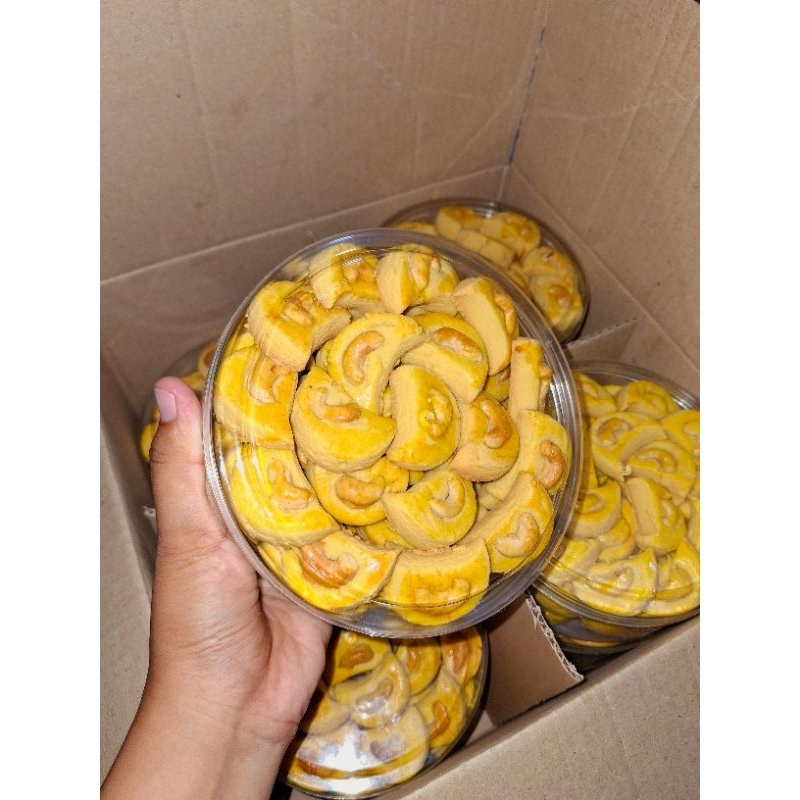 

Kue Kering Mente Putih isi 500g/khas jayapura
