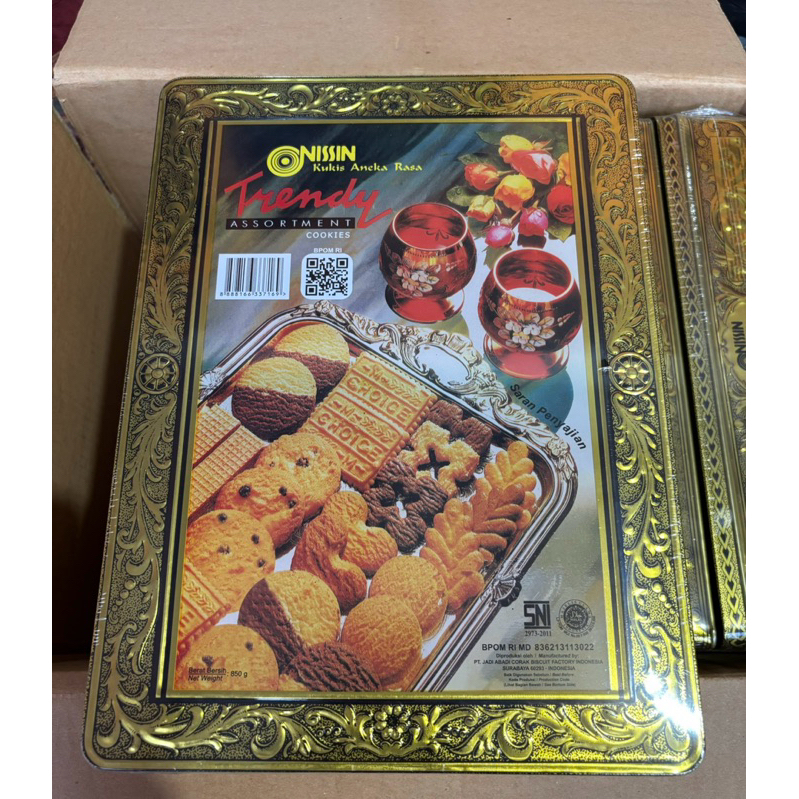 

agen distributor makanan ringan snack cemilan hampers lebaran imlek nissin trendy assortment cookies kaleng sultan tin kotak emas kukis aneka rasa murah berkualitas