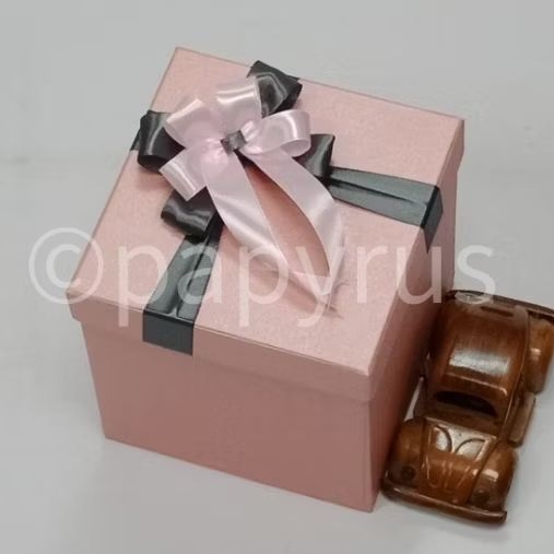 

PAPYRUS 15x15 Tinggi 15cm Kotak Kado Gift Box Hadiah V3