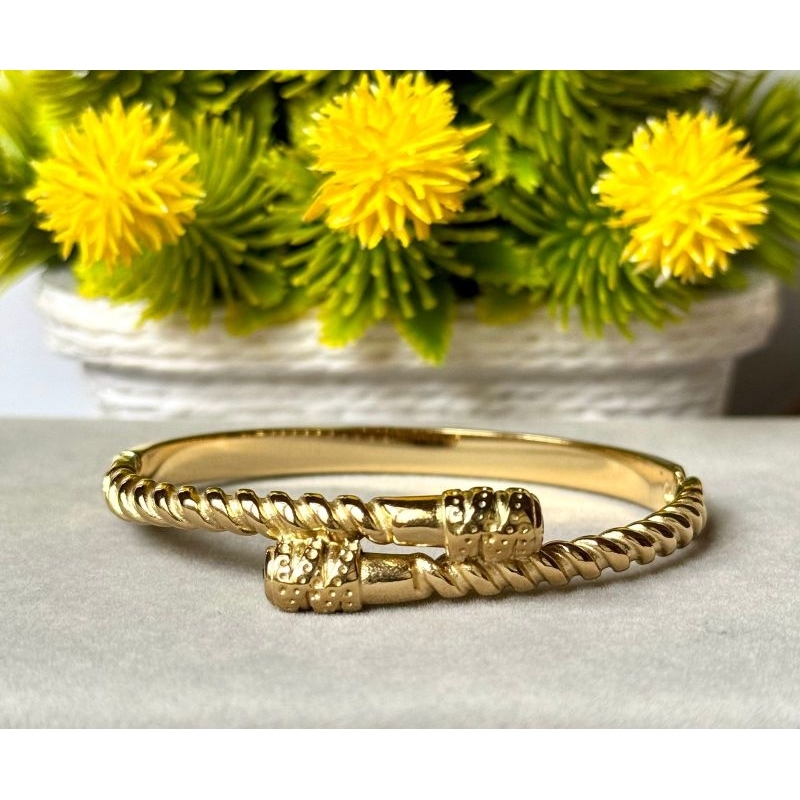 Gelang bangle titanium mata hijau