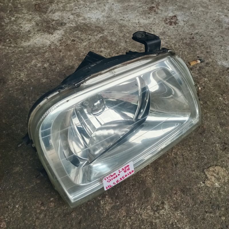 lampu depan Mitsubishi Triton L200 strada kanan
