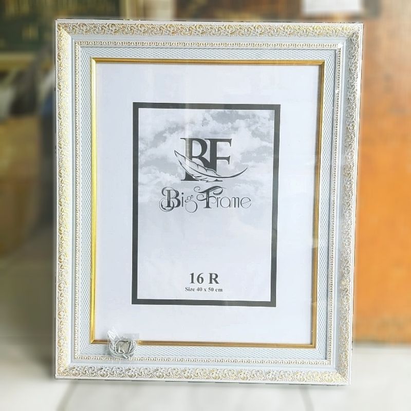 FRAME BINGKAI UKIR  FOTO 16R (40×50 CM) PUTIH GOLD 4 ML