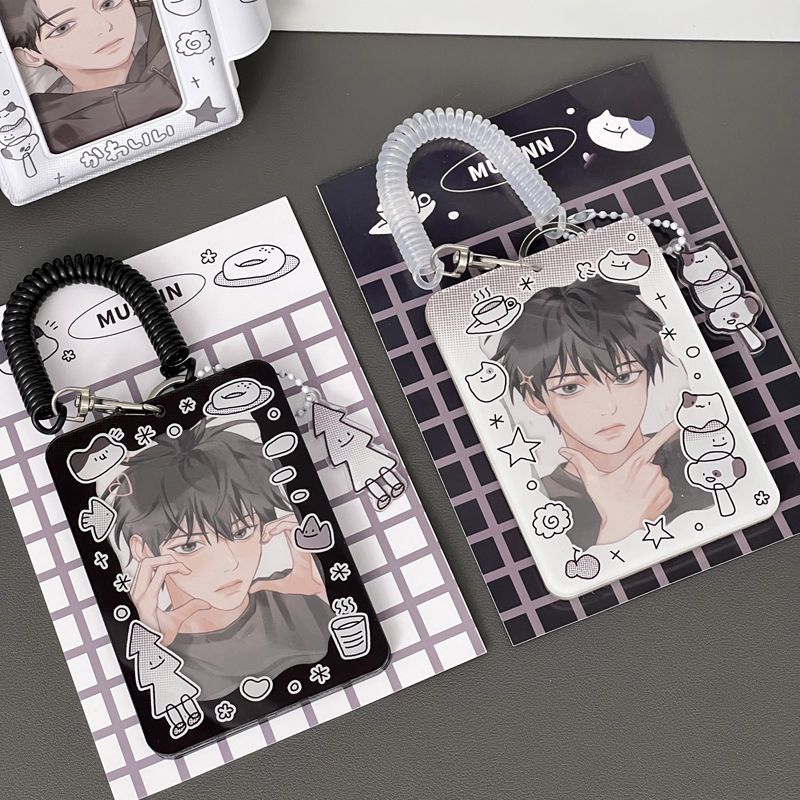 

Photocard Holder Akrilik Monokrom Hitam Putih Dengan Charm