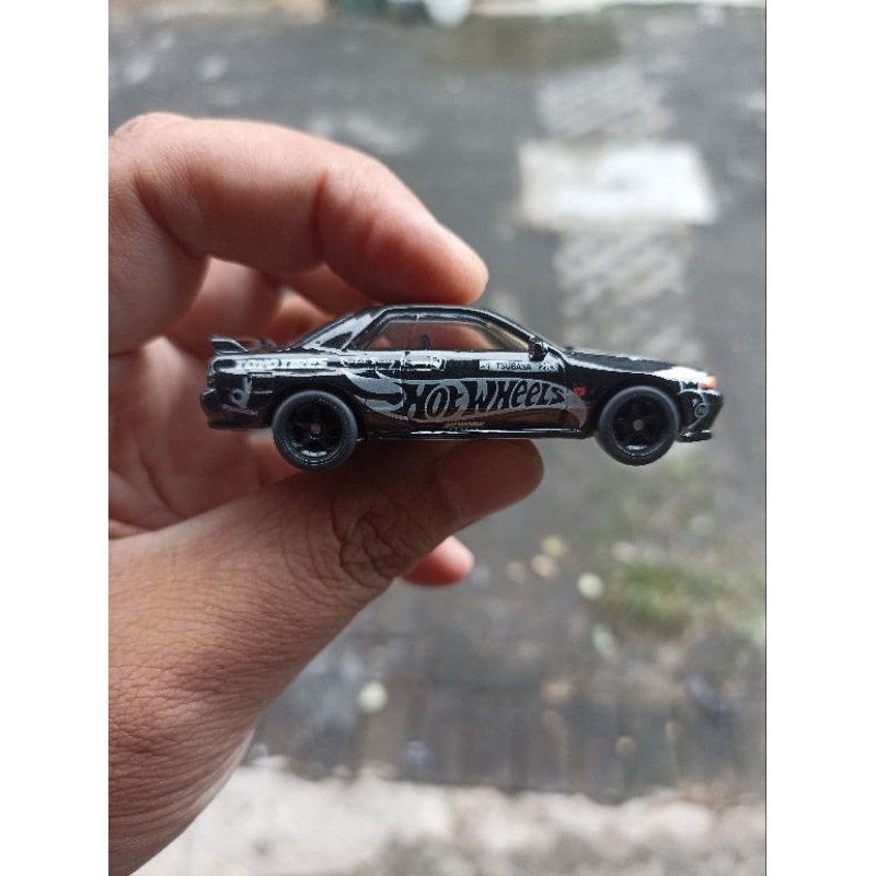 Hotwheels R32 custom decal ban karet
