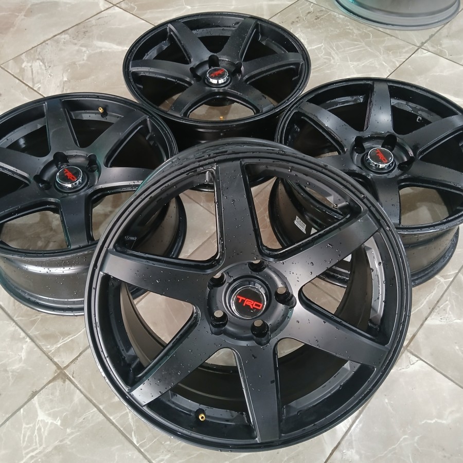 Velg Mobil Bekas VOSSEN R17 Innova Captiva Xtrail Rush Terios Camry Accord X-over