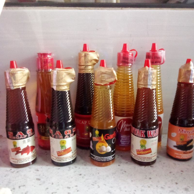 

Minyak wijen minyak bawang putih minyak bawang merah minyak wijen hitam saus tiram kecap inggris kecap ikan garlic oil kecap asin cap bungan matahari cocok untuk bahan masakan murah