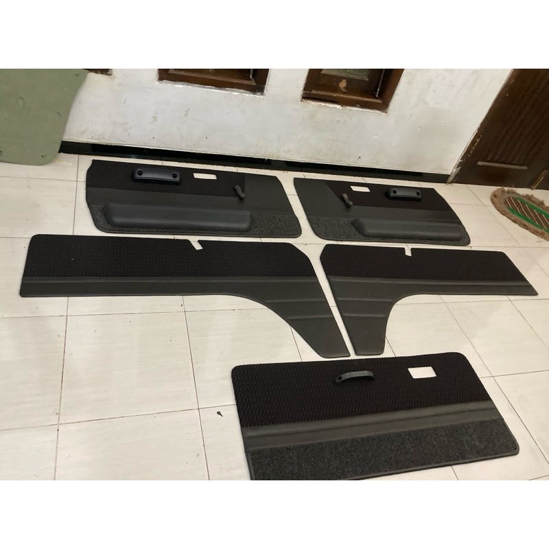 Doortrim belakang rocky independen