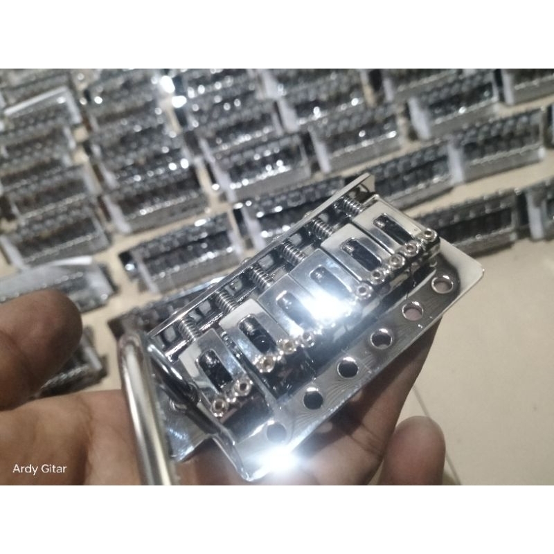 Tremolo gitar semi up down