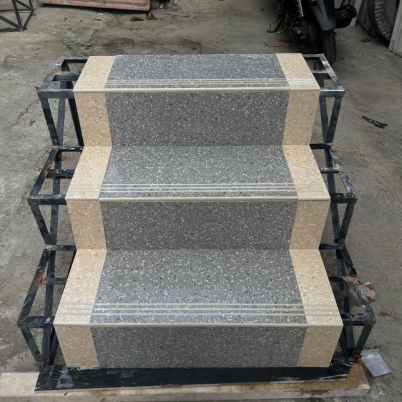 Granit tangga stepnosing kombinasi