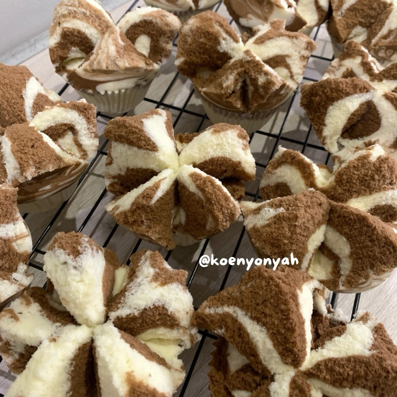 

Bolu Kukus Aneka Warna by Koenyonyah