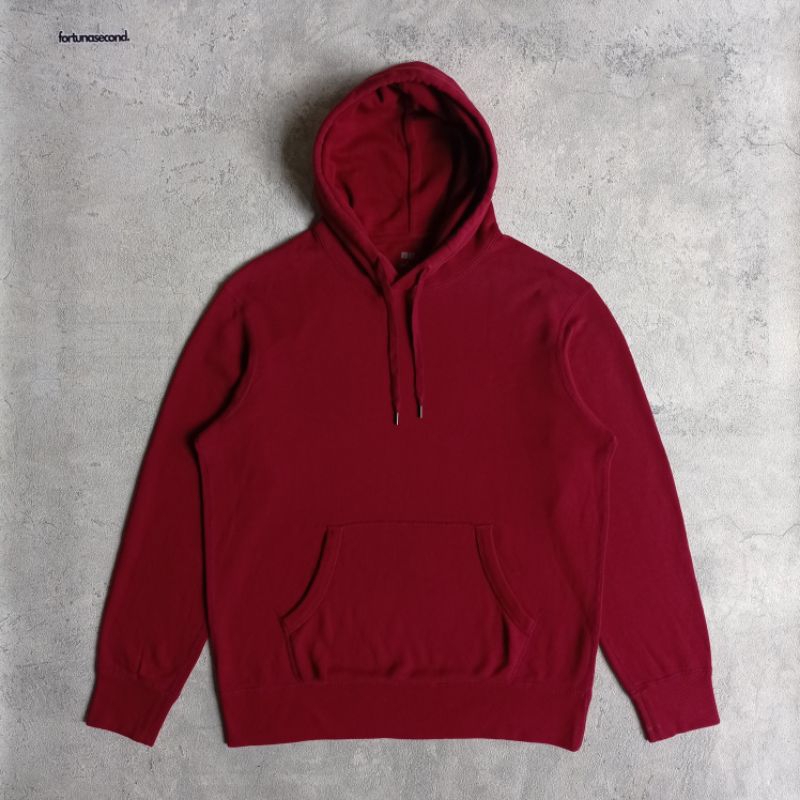 HOODIE UNIQLO SECOND SAKU DEPAN MERAH MAROON