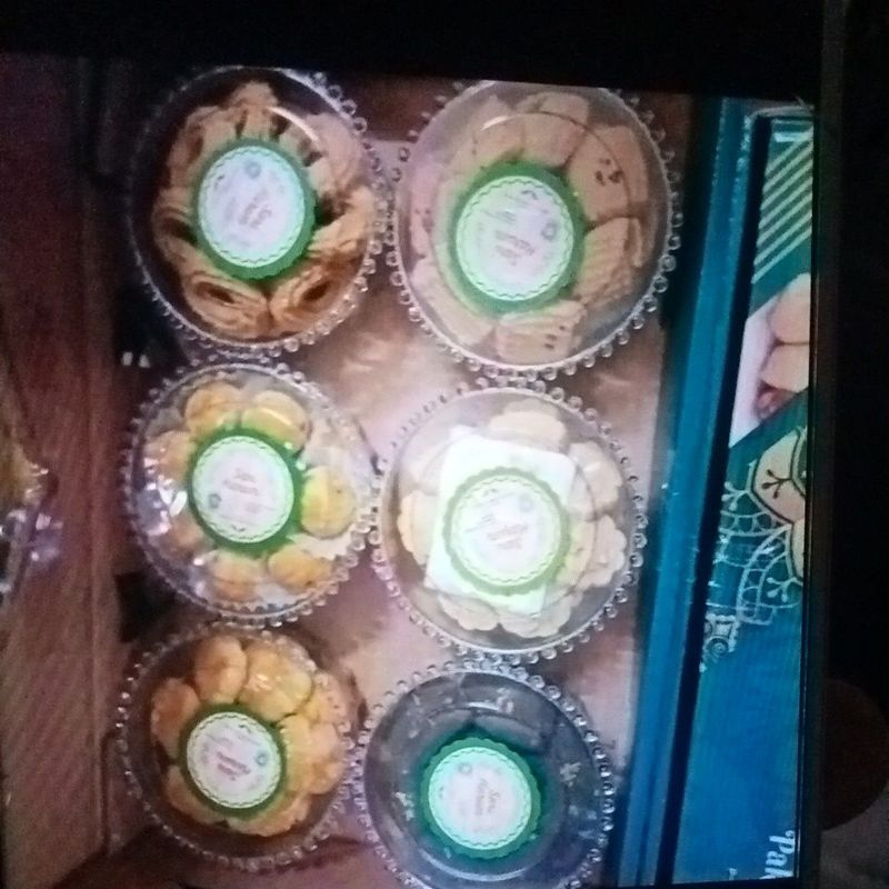 

promo paket kue lebaran bingkisan sari harum premium