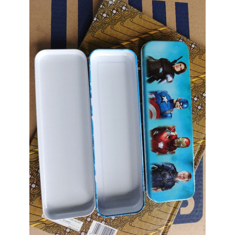 

Tempat pensil kaleng cowok avenger spiderman