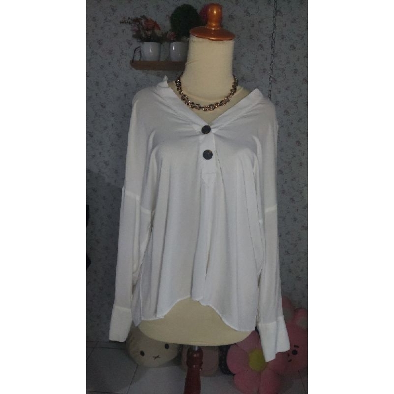 Blouse putih V neck Zara