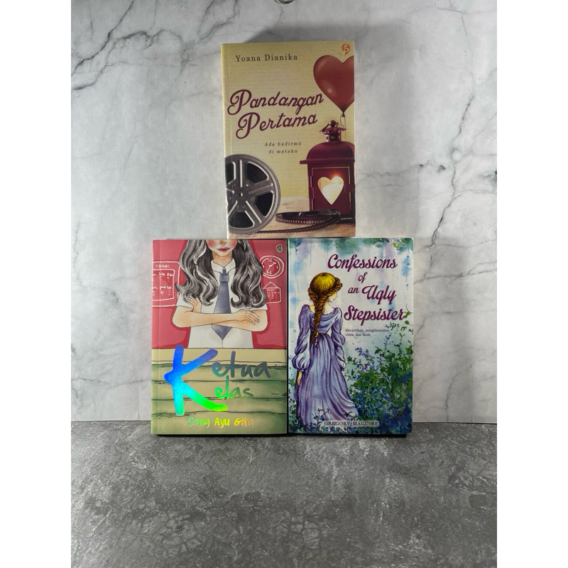 Buku / Novel Ketua Kelas, Confessions of an Uqly Stepsister, Pandangan Pertama, Sang Ayu Gita, Yoana