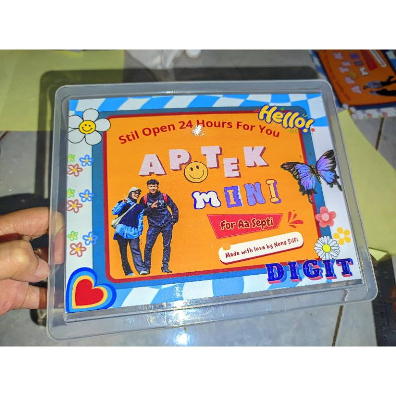 

APOTEK MINI / GIFT / KADO PACAR / ULANG TAHUN / ANNIVERSARY / GIFT BOX / UNIK / HADIAH / Wisuda / Hari Ibu / Big sale