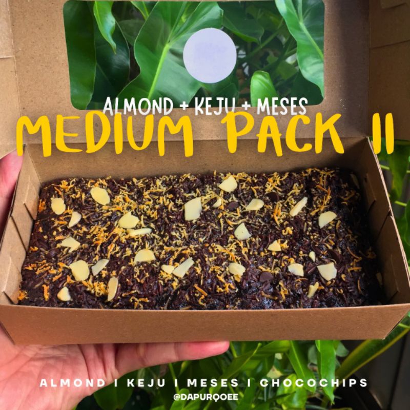 

FUDGY BROWNIES CUSTOM 10×10CM TULISAN + TOPPING (MEDIUM PACK)