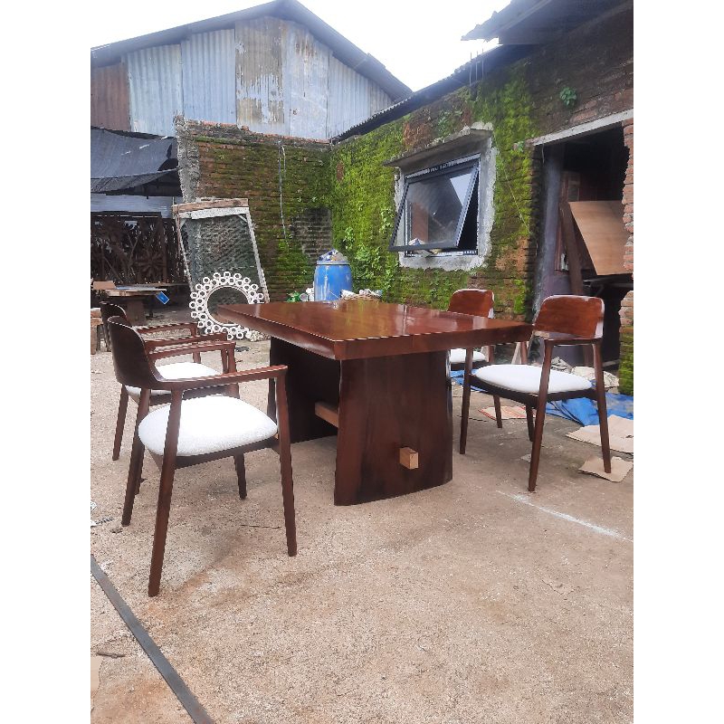 Meja Makan Kayu Trembesi Ukuran 150cm x 70 Plus Meja Makan