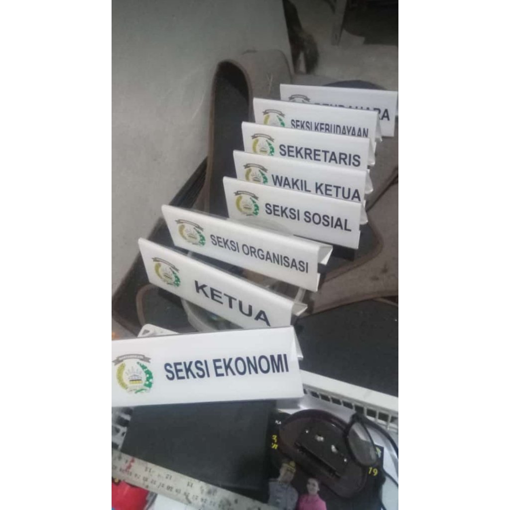 

Label Nama Meja Rapat Bahan Akrilik