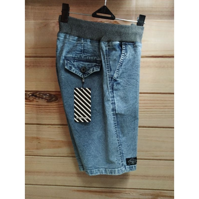 Celana Jeans Pendek Rip