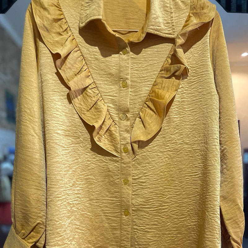 Preloved Atasan by Nycta Gina