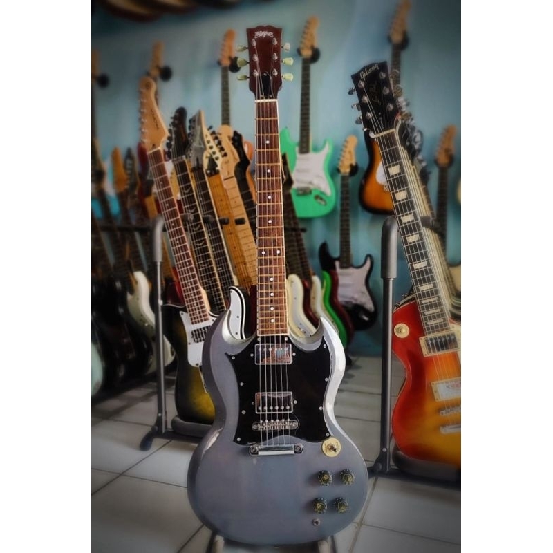 Gitar elektrik washburn SG model( second) kondisi baik no minus sudah seting Wenak tinggal jrankk