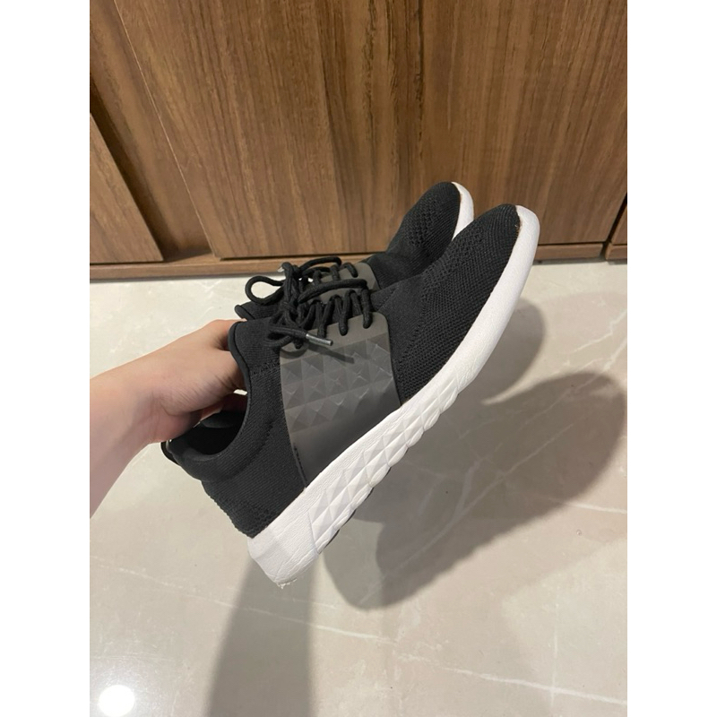 Sneakers Wanita Aldo Hitam size 35 Preloved