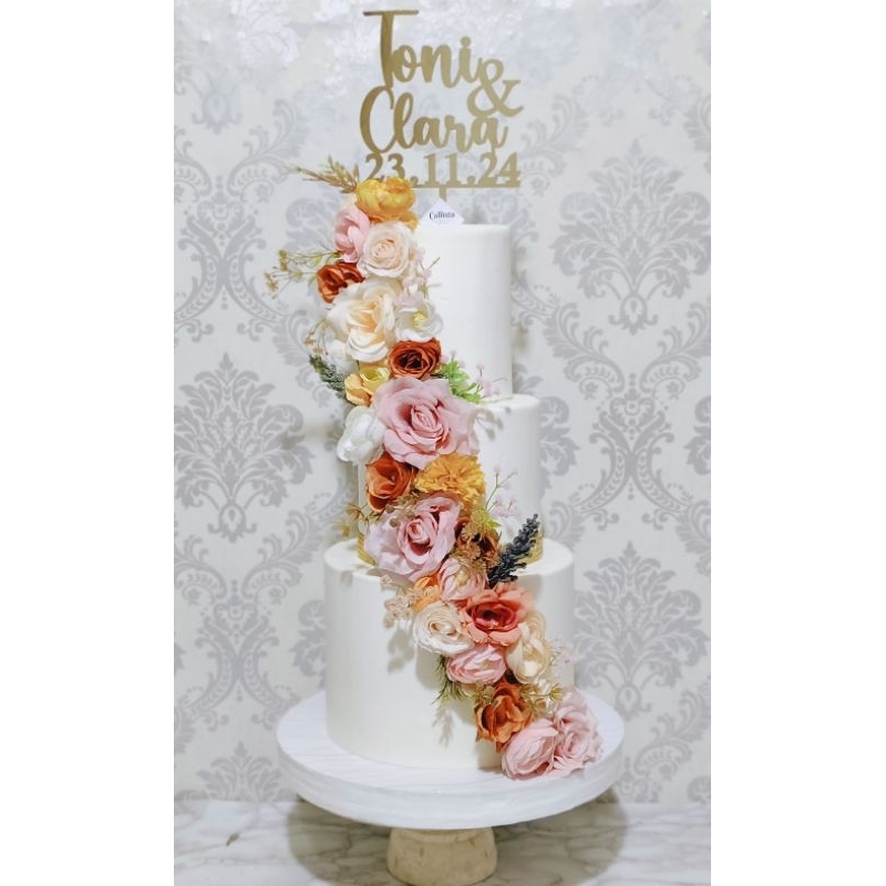 

Cake Wedding 3 Tier / Cake Coklat / Cake Wedding Full Flower Simple