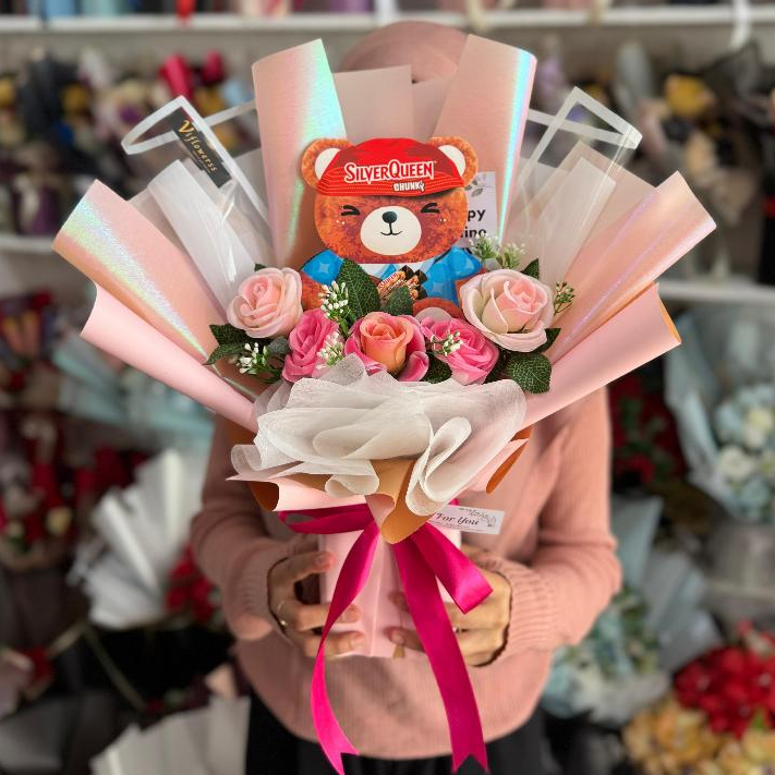 

Viflowerss || buket silverqueen beruang | buket coklat valentine | buket coklat bandun