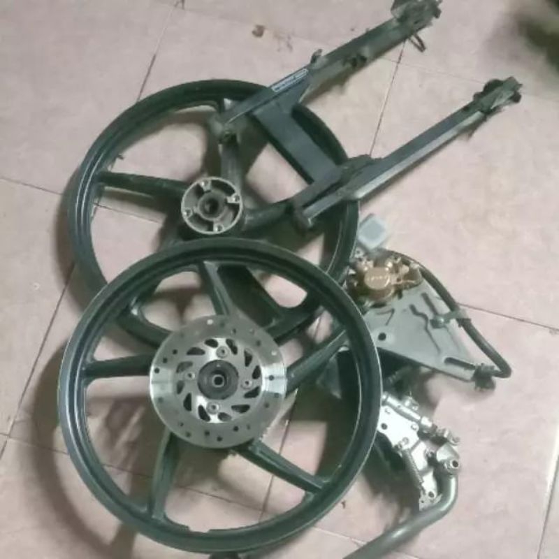 pelk velek pelek  roda Supra x 125 helm in set kaliper cakram+swing arm sasis+bastep PNP Blade new a